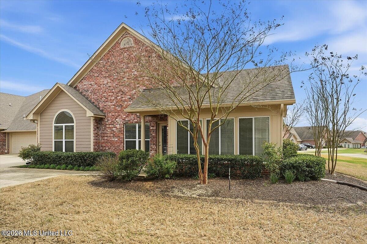 620 Sweetwater Dr