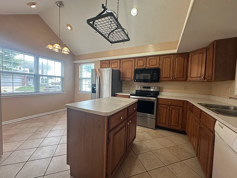 13870 Waycross Dr — Photo 10