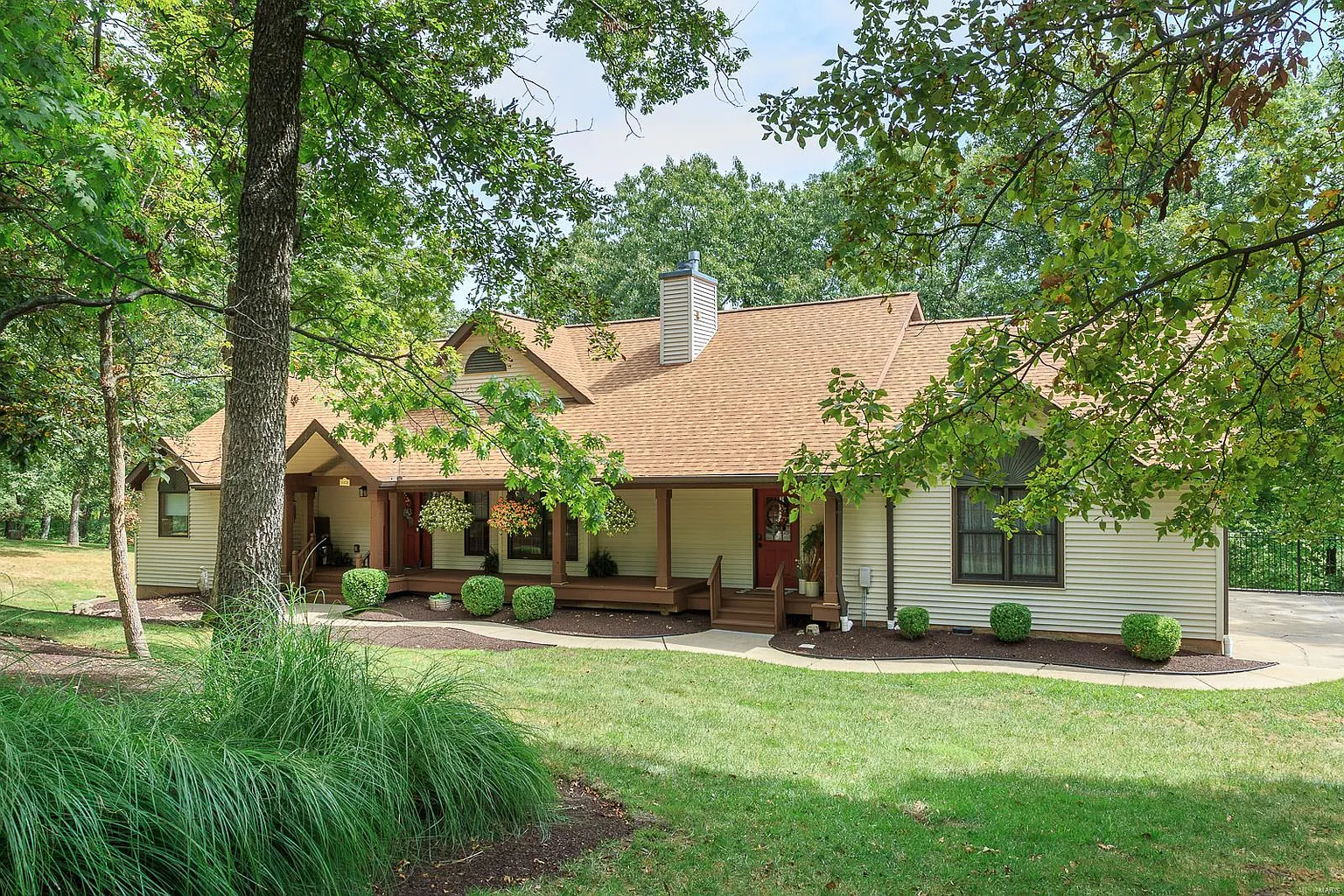1438 Eagle Ridge Rd photo 1