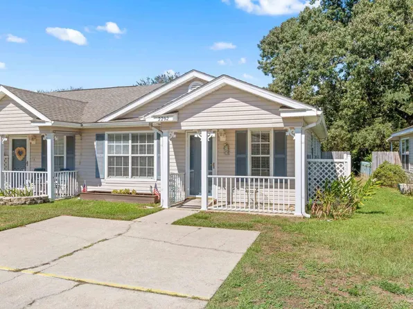 2292 Trailwood Dr, Cantonment, FL 32533