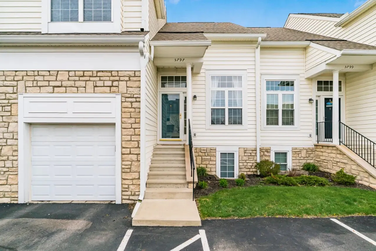 2 bed, 2.5 bath, 1800 sqft, $2,250 — Photo 1
