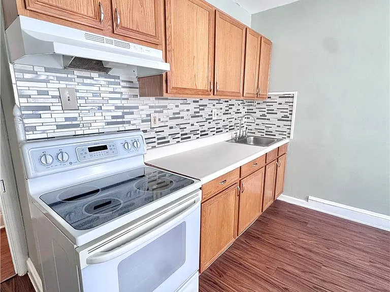229 E Union Blvd #2 — Photo 12