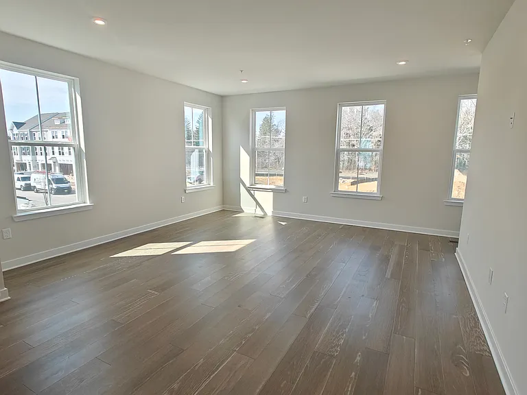 108 S Durham Dr — Photo 10
