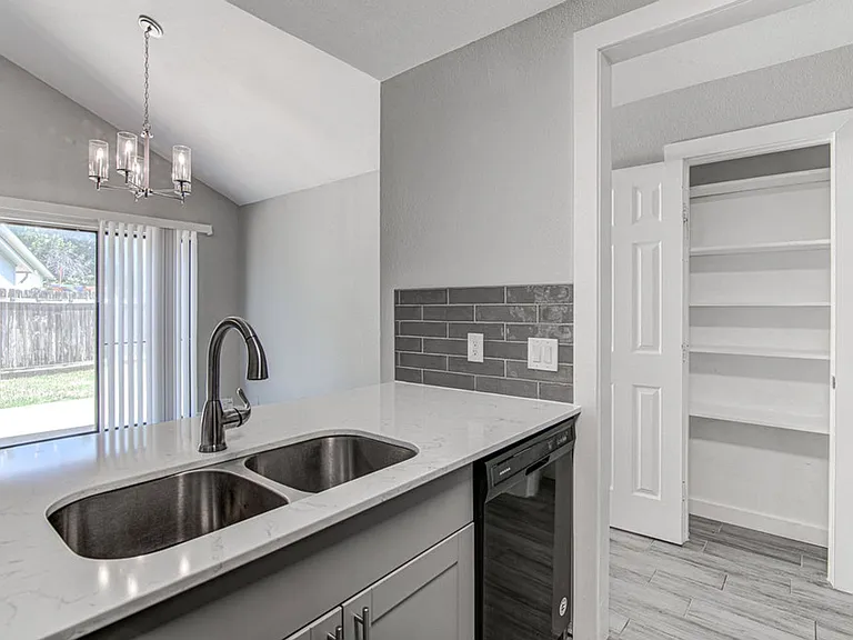 1603 Dale Cv — Photo 11
