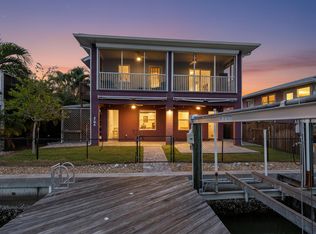 566 Coconut Ave, Goodland, FL 34140
