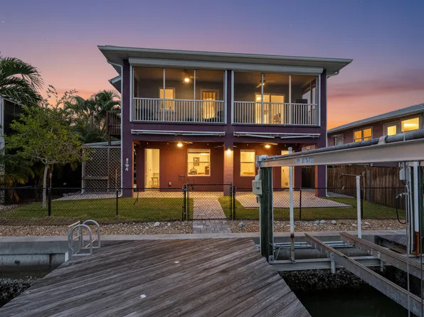 566 Coconut Ave, Goodland, FL 34140