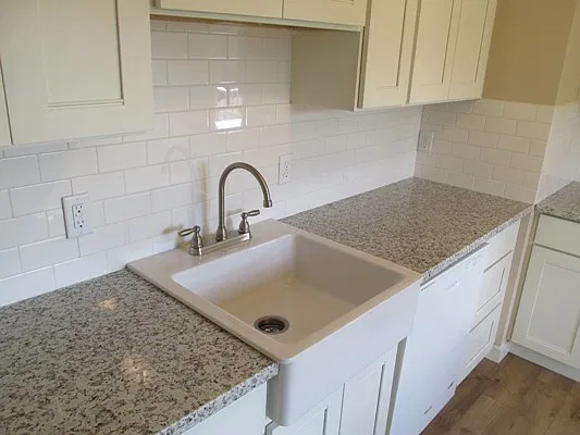 *Updated*Granite*Tile*Hardwoods* 200sf storage* Carport* Mowing Service! — Photo 3