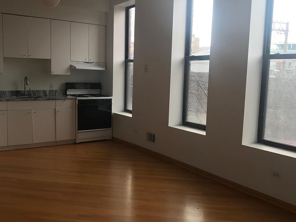 2nd image of 800 W Grand Ave #2