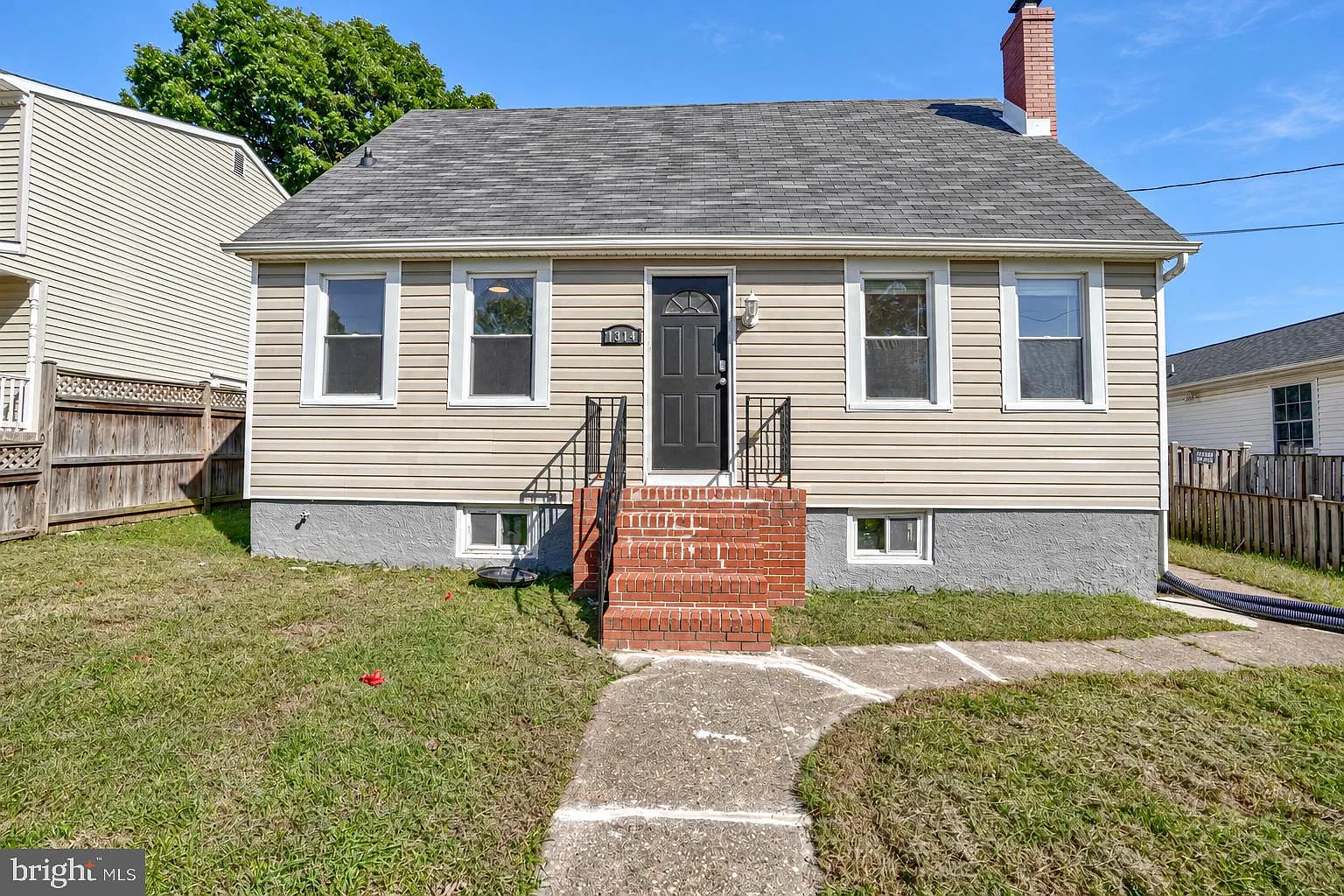 3 bed, 1.0 bath, 1752 sqft, $2,400 — Photo 3