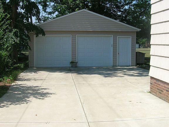 New two and half car garage