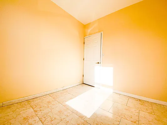 Rented by RealTegrity NY LLC | media 27