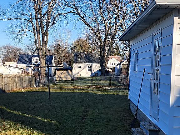 3rd image of 483 Beethoven St