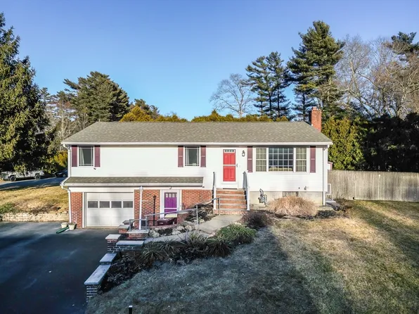 23 Helen St, Acushnet, MA 02743