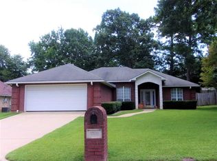 1706 Edgebrook St, Henderson, TX 75652