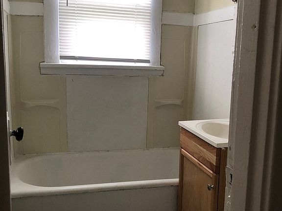 5th image of 100 Elkan Ave