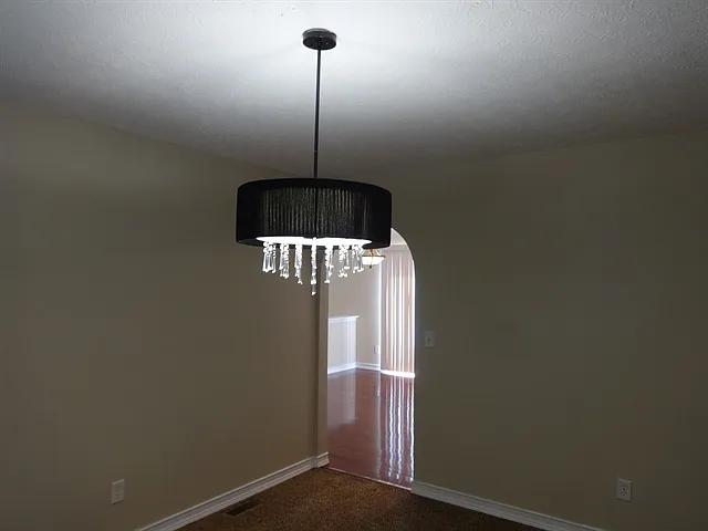 838 Avalon Dr — Photo 4