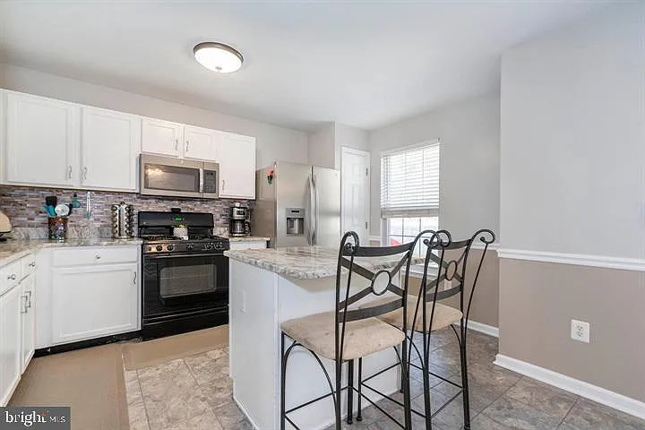 103 Cypress Dr — Photo 6