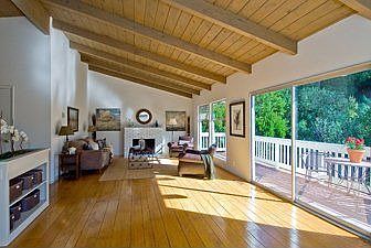 Living Room 1 :: 1534 Summit Rd