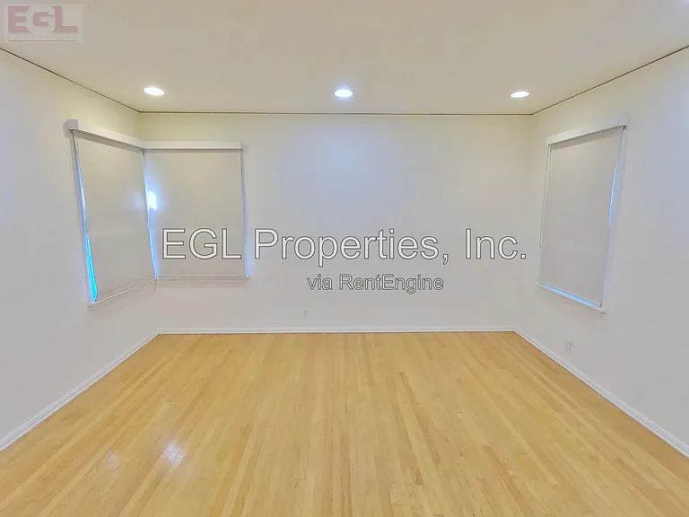 10749 Wellworth Ave — Photo 16