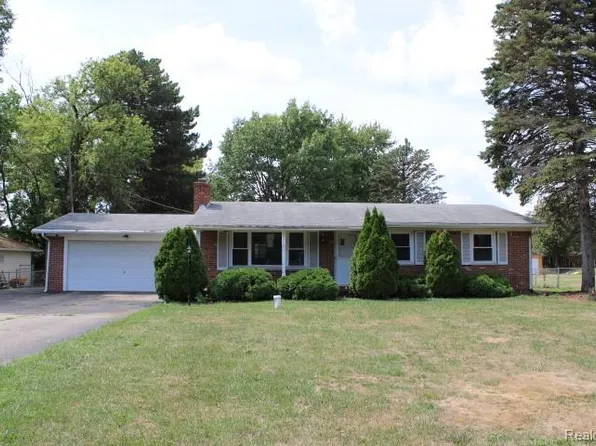 1031 Arapaho Dr, Burton, MI 48509
