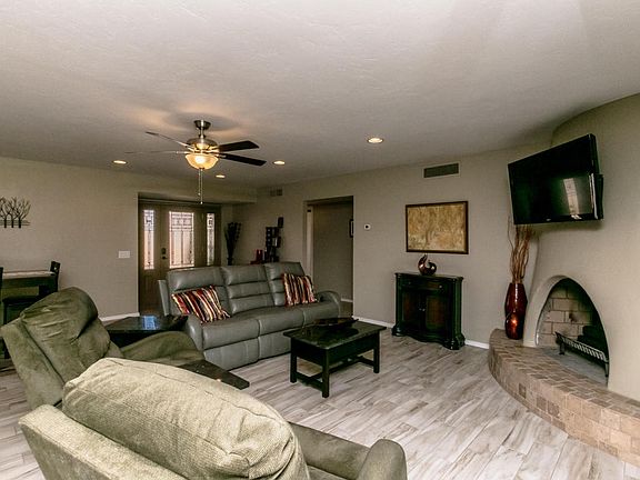 4th image of 386 Jones Dr