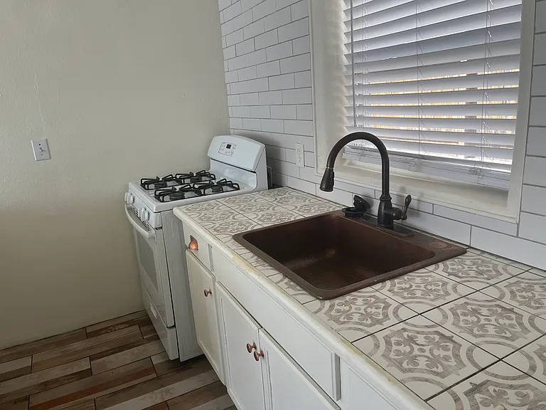 Renovated, Loaded, 1 Bedroom w/ Custom Touches — Photo 18