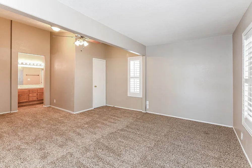 3 bed, 2.0 bath, 1421 sqft, $2,055 — Photo 4