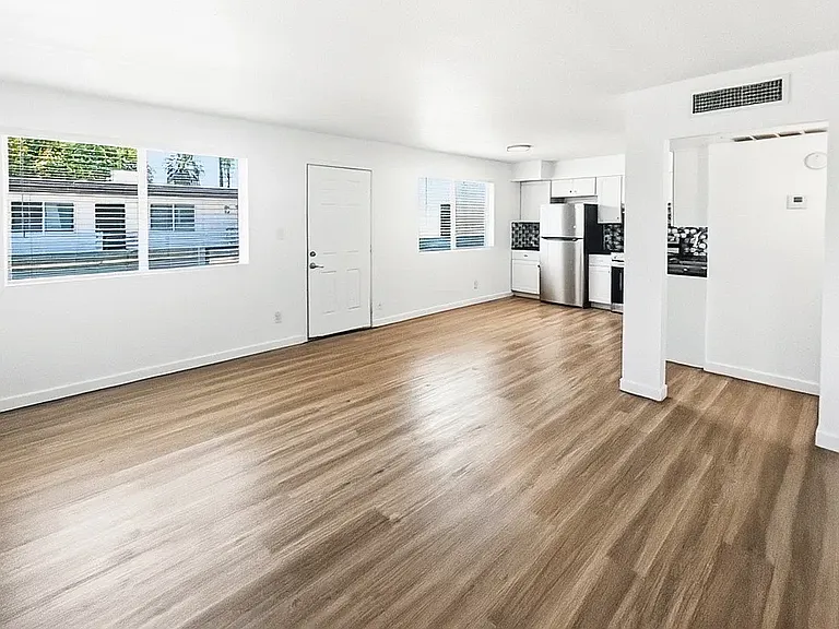 1808 N 31st St #8 — Photo 3