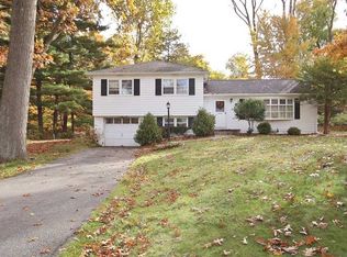 62 Colburn Dr, Poughkeepsie, NY 12603