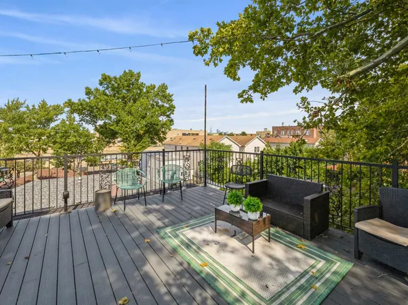 4 Highview Road image 2 of 11