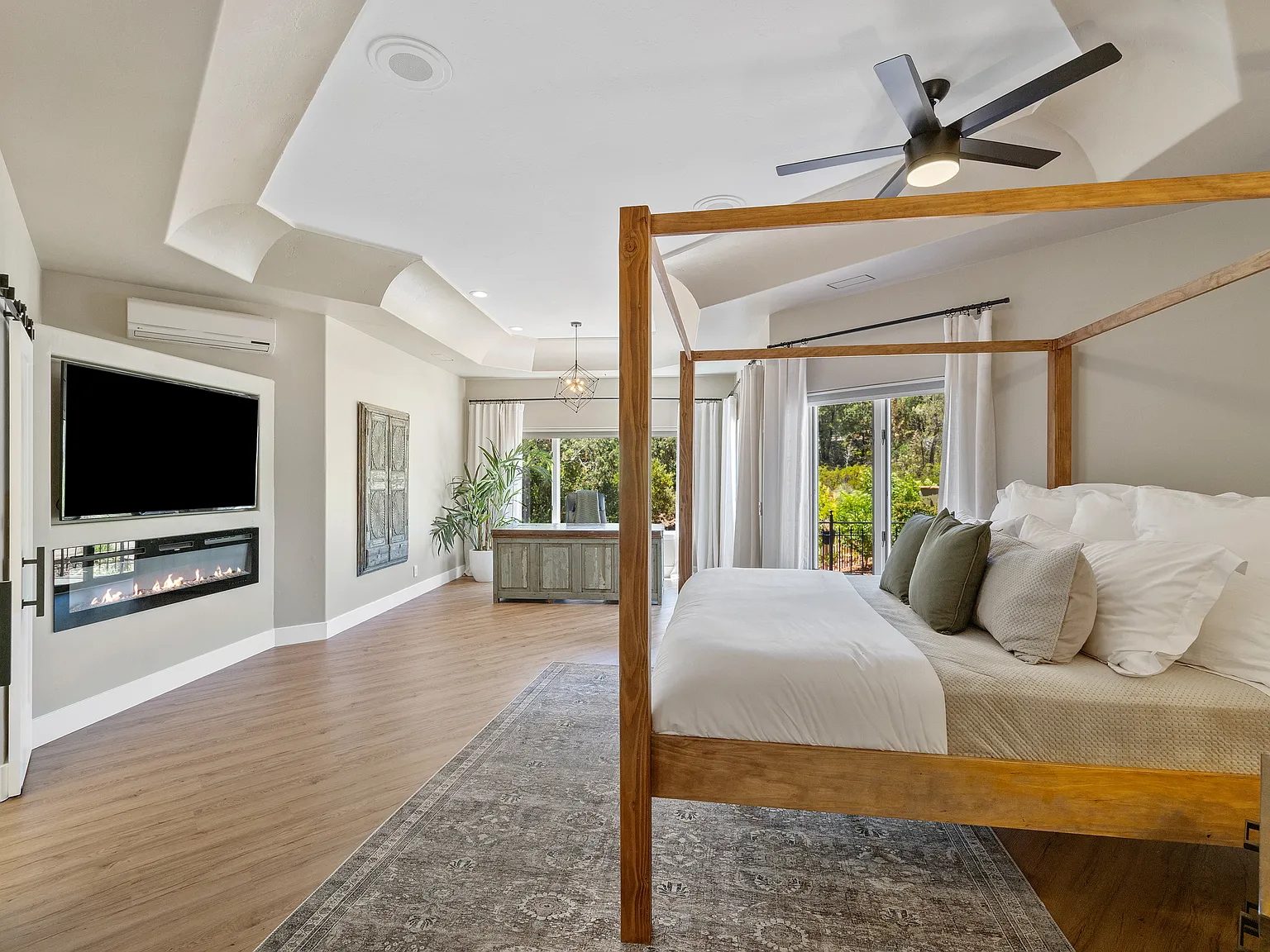 7 bed, 6165 sqft, $17,000 — Photo 3