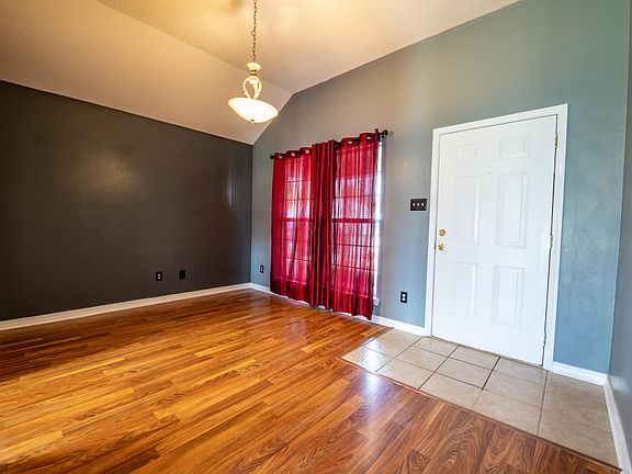 4th image of 319 Woodcrest Dr