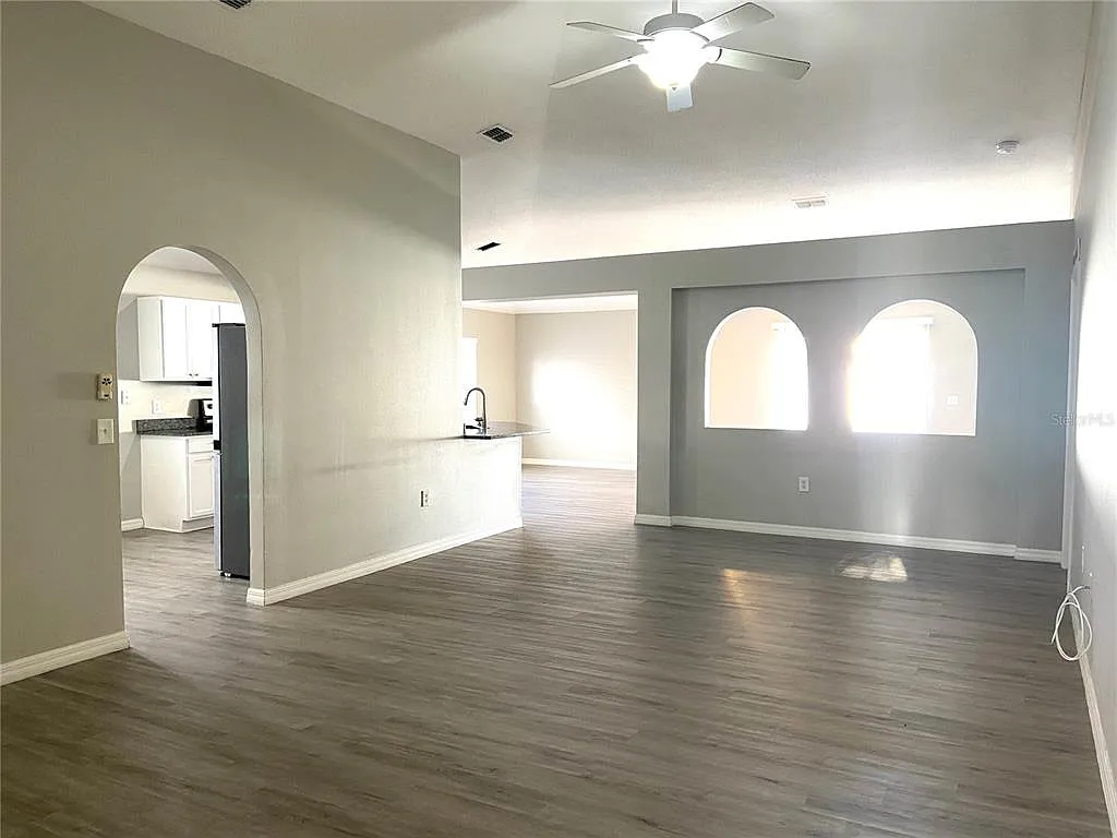 3 bed, 2.0 bath, 1874 sqft, $2,100 — Photo 4