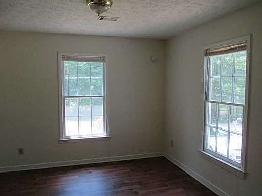 5th image of 220 Knob Dr