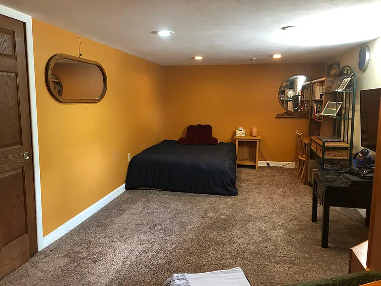 Easy St — Photo 11