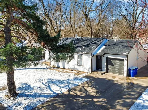 8226 Hadley St, Overland Park, KS 66204