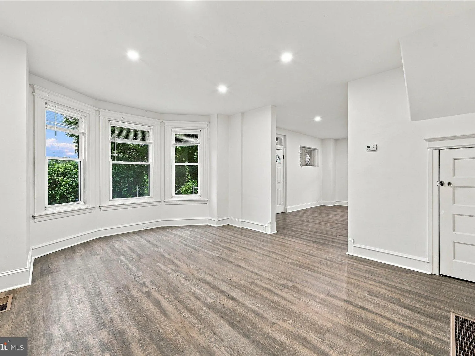 5 bed, 1.5 bath, 2088 sqft, $2,750 — Photo 4