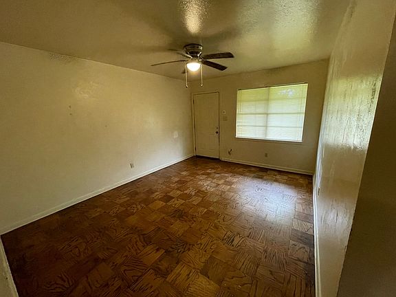 2nd image of 5910 Lakehurst Cir