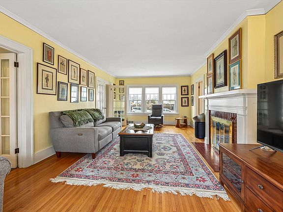 4th image of 2220 Knapp St