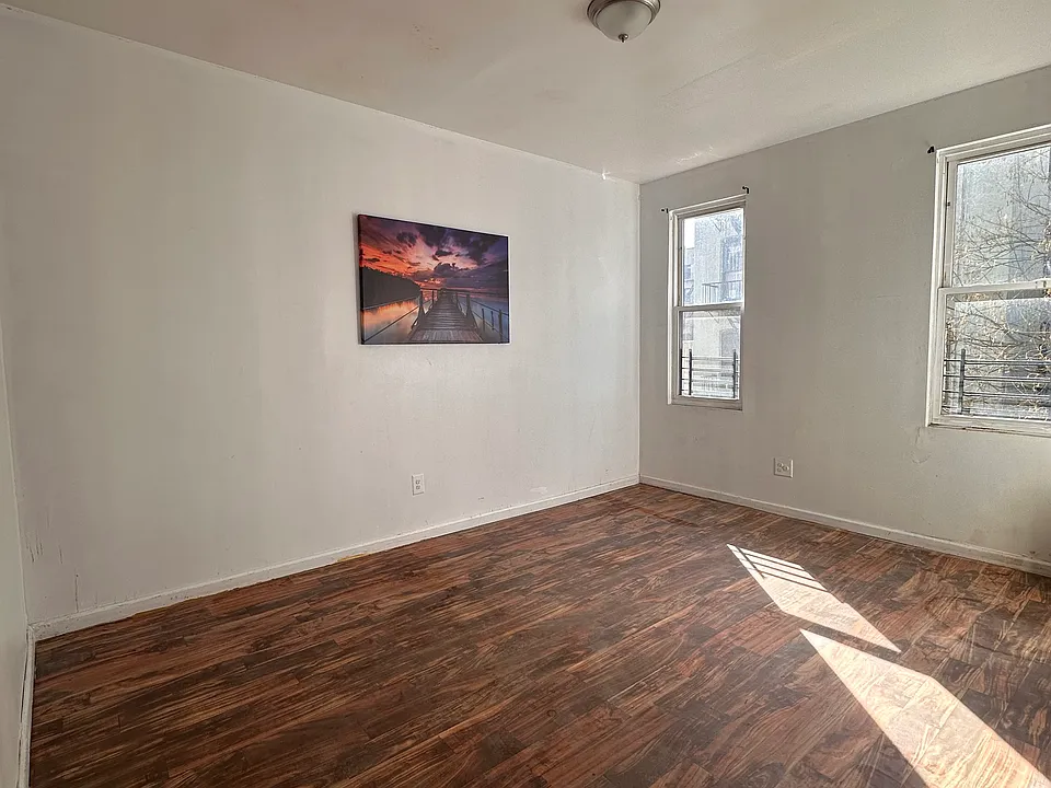 1241 College Ave #2R