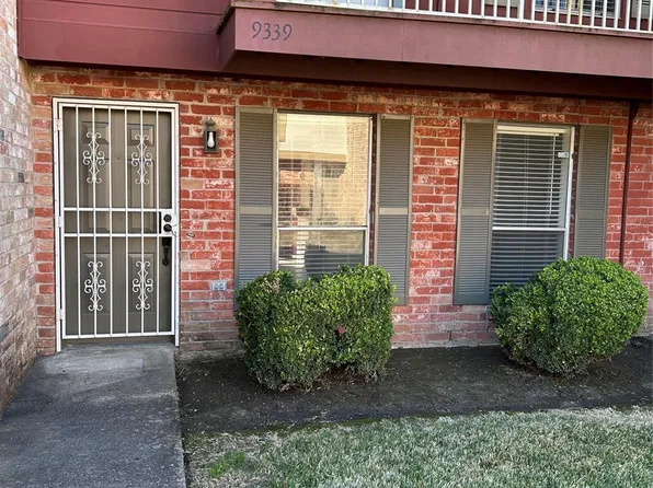 9339 Westwood Village Dr, Houston, TX 77036