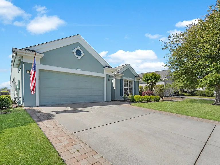 17 Thomas Bee Dr — Photo 4