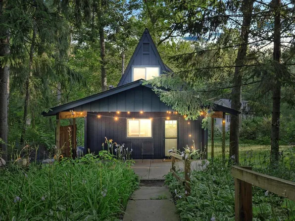 29824 Greenleaf DRIVE, Burlington, WI 53105