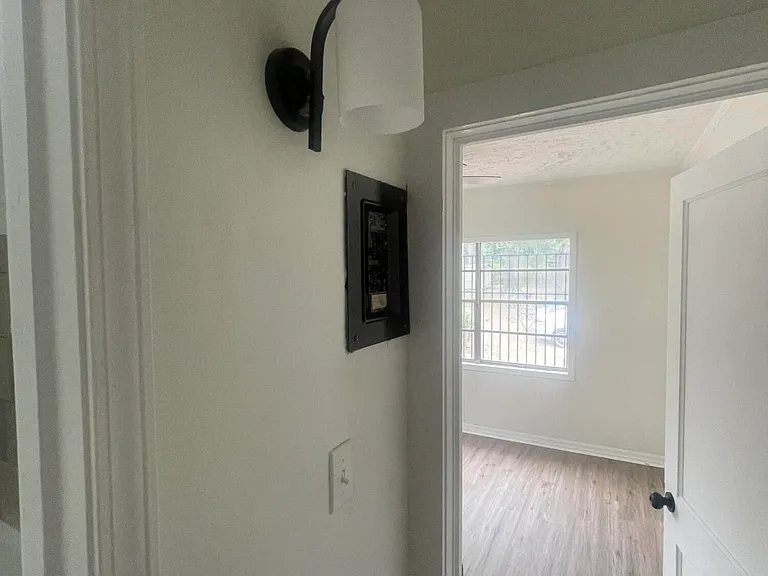 2157 Ludlow Ave — Photo 6