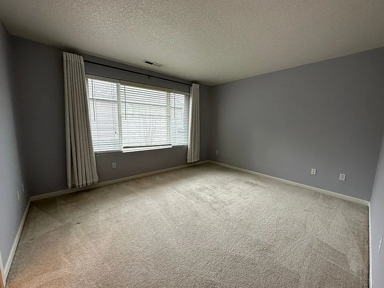 1573 NE Challis Pl — Photo 7