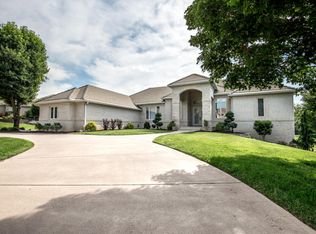 5318 S Stonehaven Dr, Springfield, MO 65809