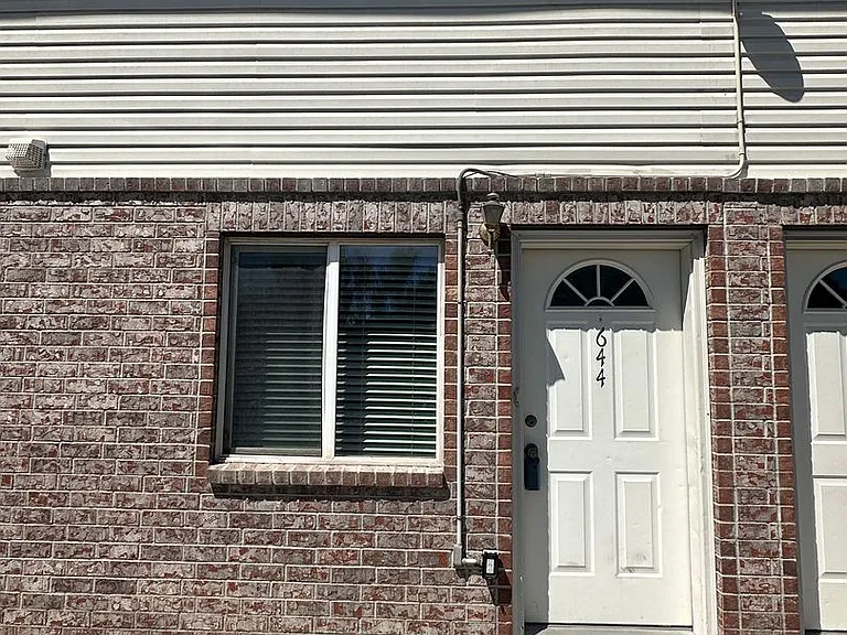 644 Sunflower Rd — Photo 2