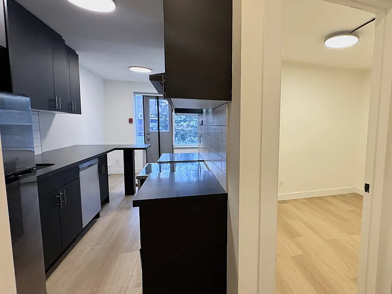420 Eglinton Ave E #301 — Photo 7