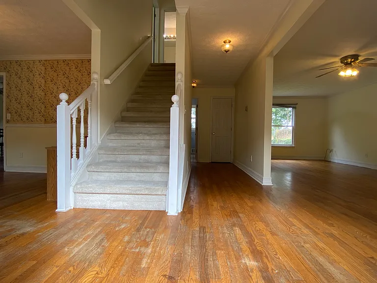 1188 Westchester Dr — Photo 15