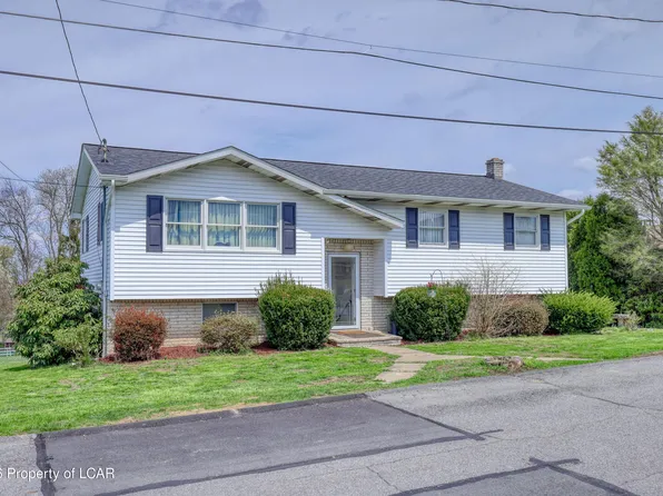 699 1st St, Avoca, PA 18641